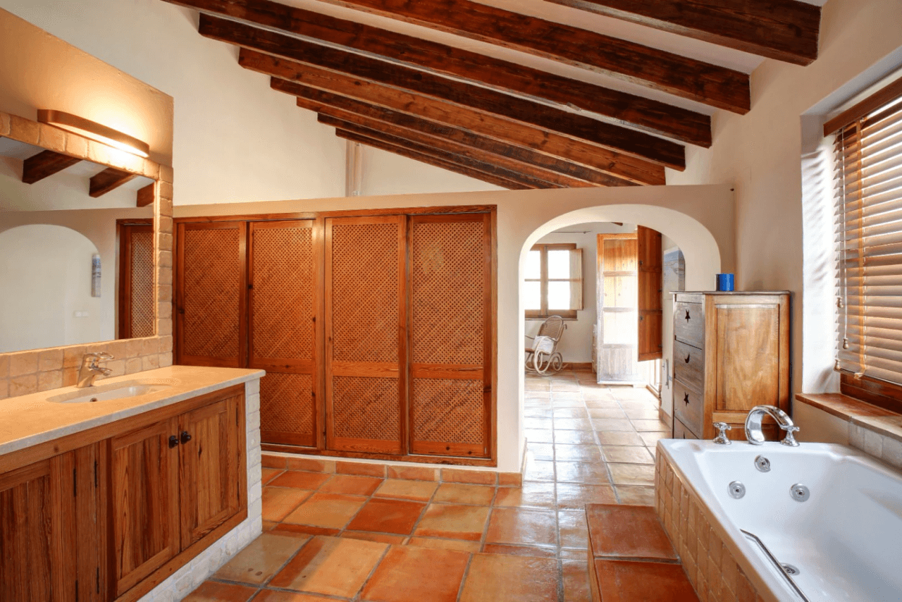 Finca de estilo rústico con imponentes vistas al mar a la venta en Moraira