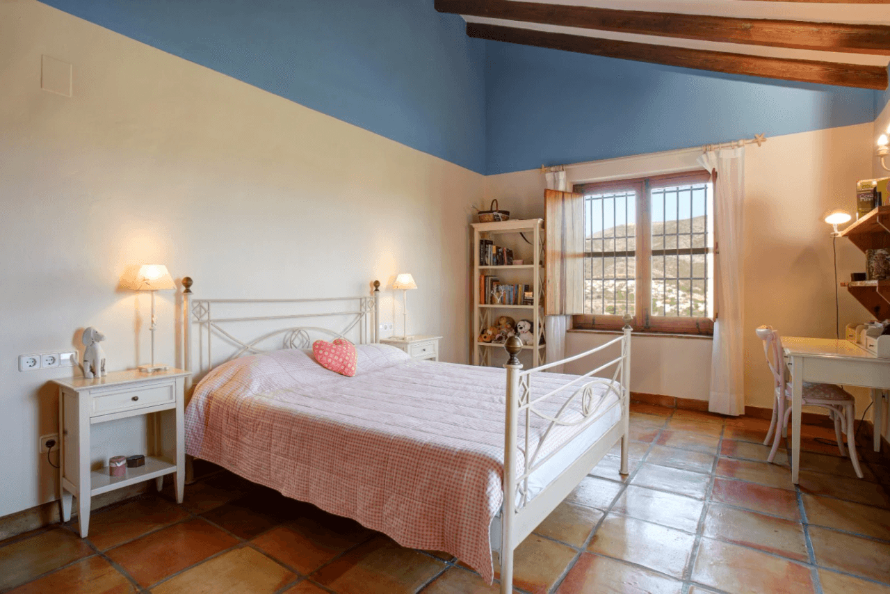 Finca de estilo rústico con imponentes vistas al mar a la venta en Moraira