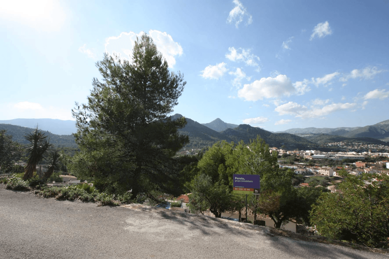 Plot with fantastic views of the valley and mountain Orba ( Alicante)