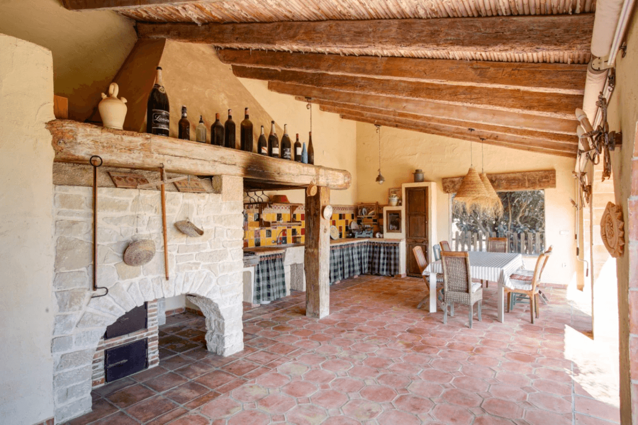Finca de estilo rústico con imponentes vistas al mar a la venta en Moraira