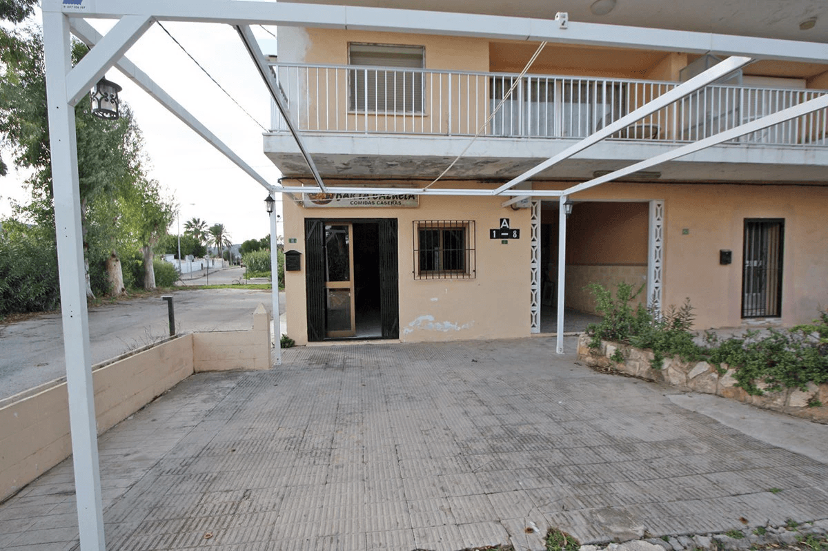 Local comercial cerca de la playa a la venta en Denia