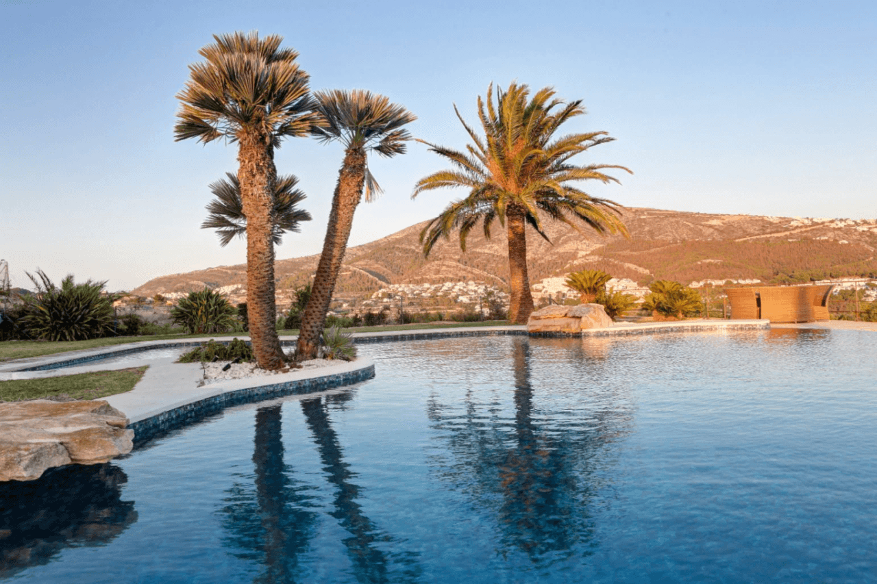 Finca de estilo rústico con imponentes vistas al mar a la venta en Moraira