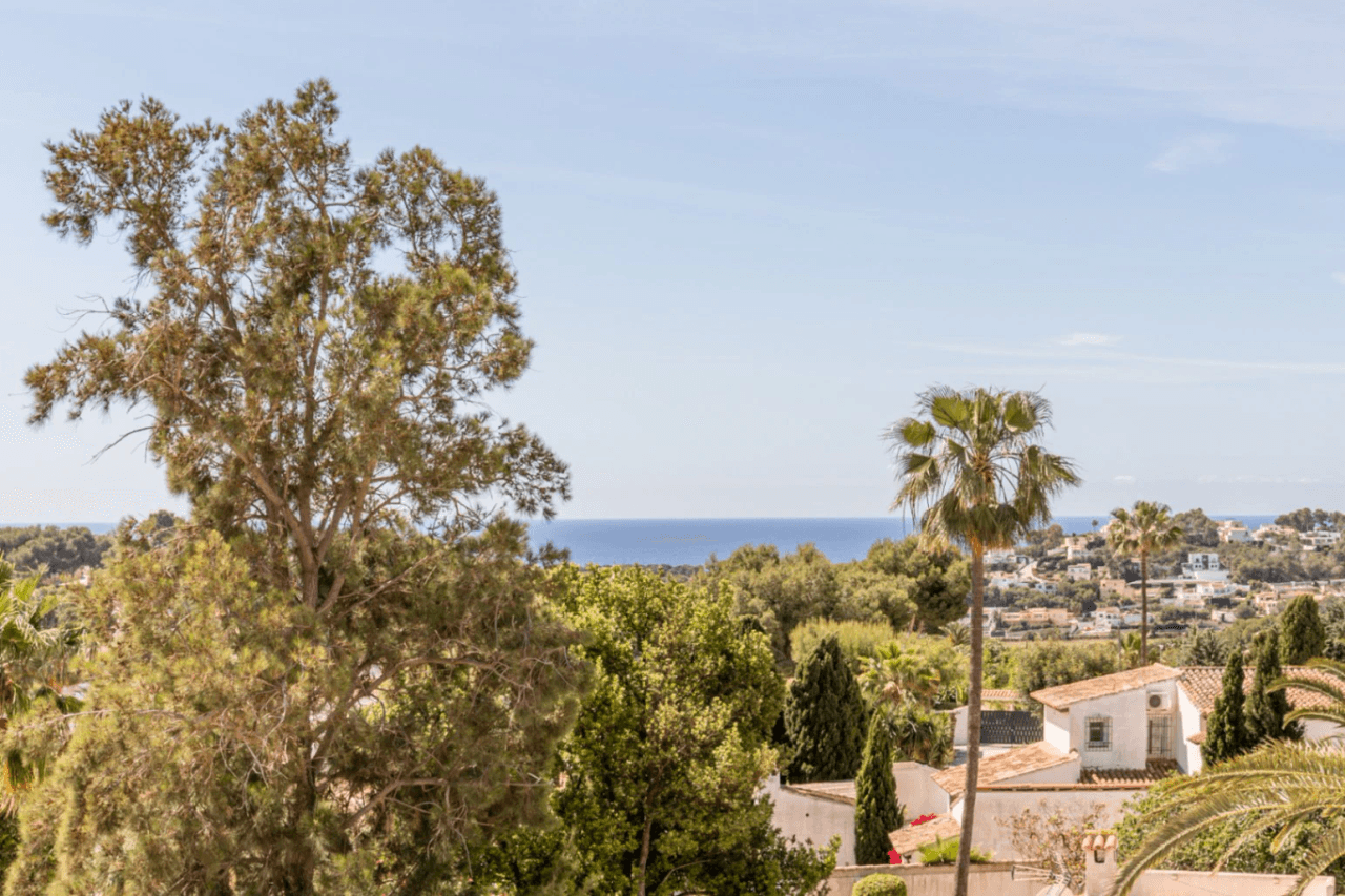 Villa avec vue mer à vendre à Moraira : Spacieuse avec terrasses et emplacement exceptionnel