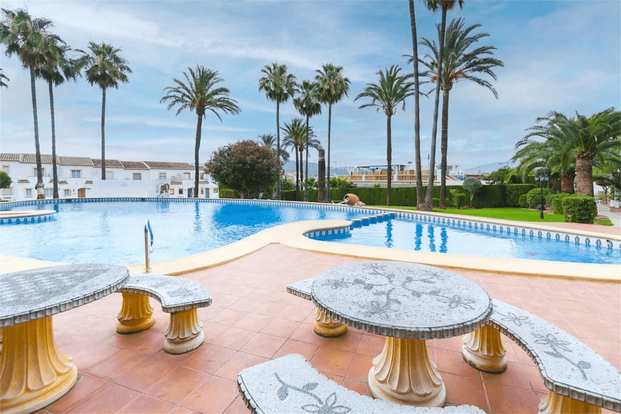 Adosado con piscina comunitaria en Pedreguer