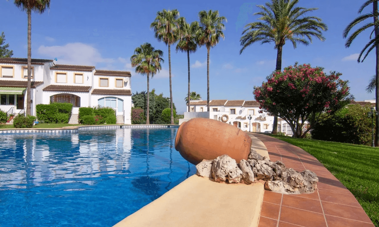 Adosado con piscina comunitaria en Pedreguer