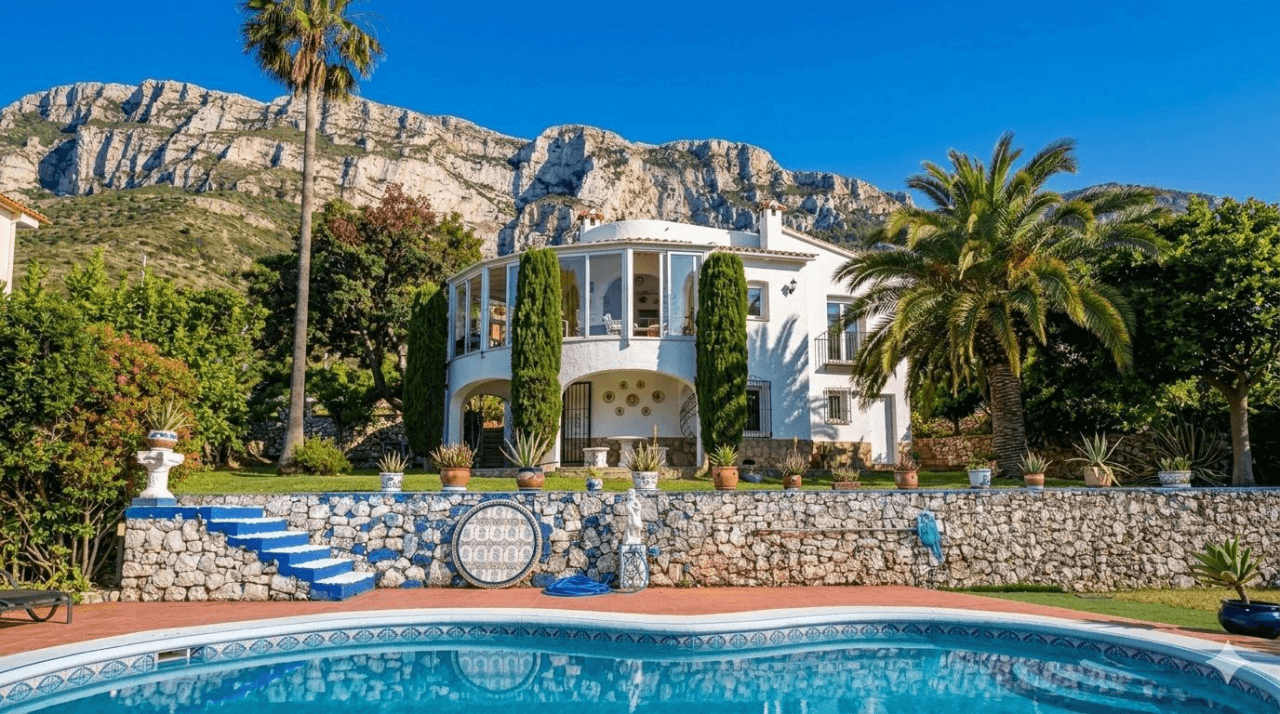 Villa con piscina en Montgó, Denia