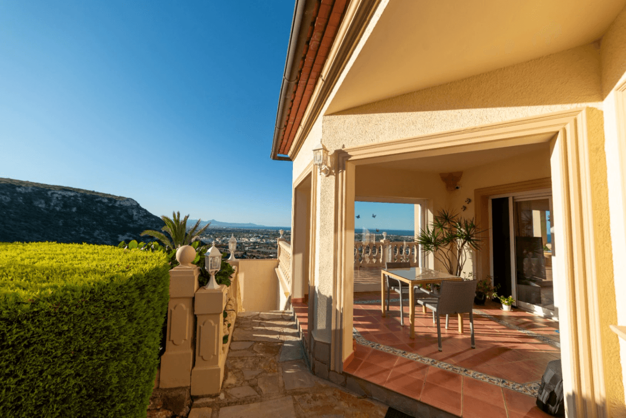 Villa de lujo con vista al mar en Denia