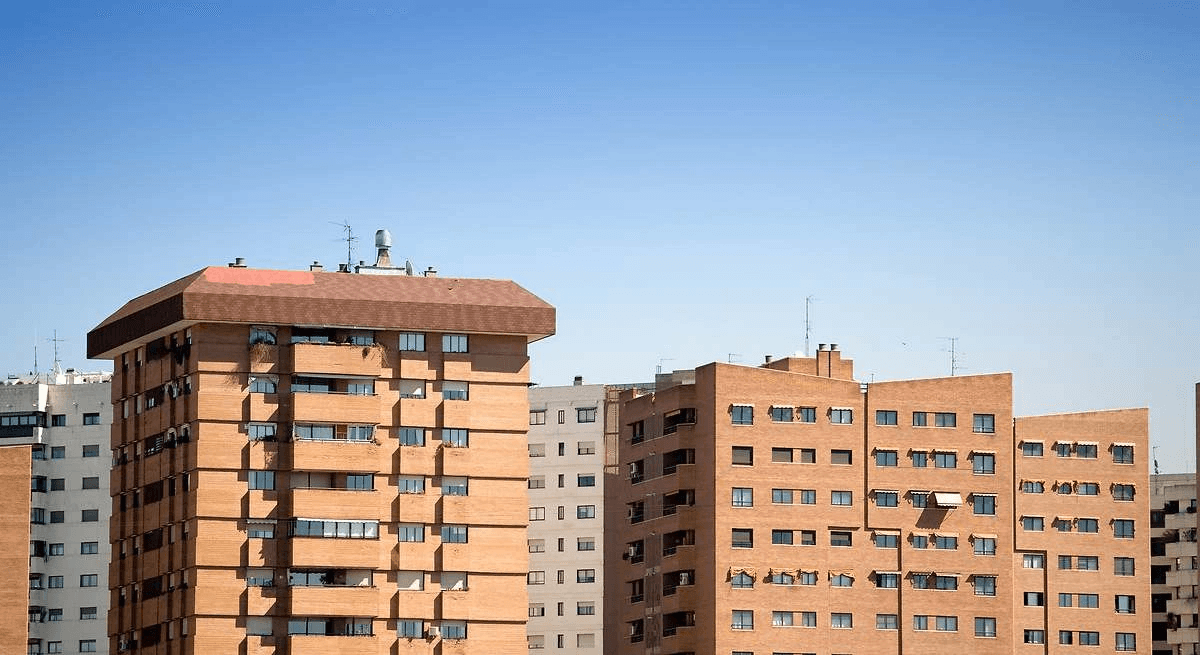 España necesita 3,5 millones de viviendas asequibles para evitar la asfixia económica de las familias