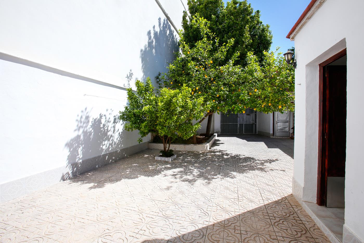 Large detached house /villa - centro de Denia