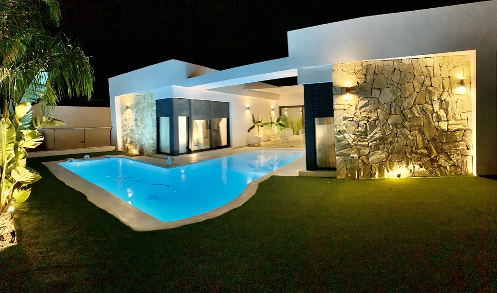 Villa con piscina privada en una zona llana en Denia